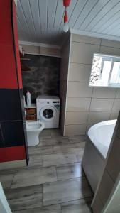 A bathroom at Adega do Gato