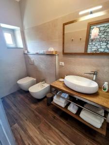 A bathroom at La Luna dei Medici