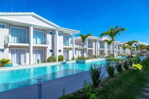 an image of a villa with a swimming pool at Arraial D'Ajuda, Altos da pitinga ,3 suítes in Arraial d'Ajuda