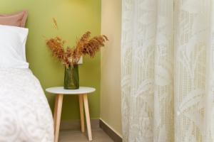 A bed or beds in a room at Villa Pines