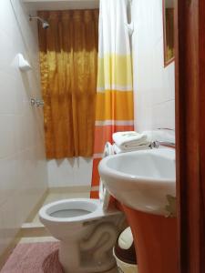 Koupelna v ubytování Hostal Inca + 37 fotografií