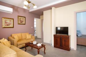 A television and/or entertainment centre at Villa Pines