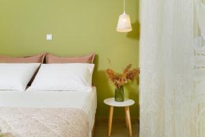 A bed or beds in a room at Villa Pines