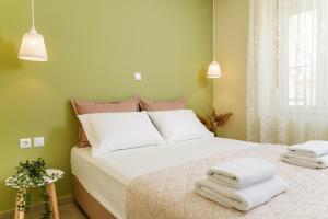 A bed or beds in a room at Villa Pines