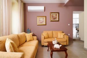 A seating area at Villa Pines