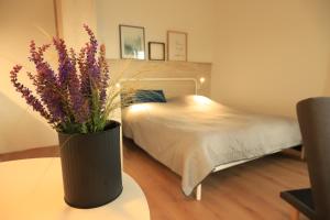 Postel nebo postele na pokoji v ubytování Brand New Apartment in Private Resort