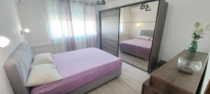 Postel nebo postele na pokoji v ubytování Sunshine Apartment