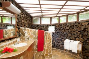 Area soggiorno di Coconuts Beach Club Resort and Spa