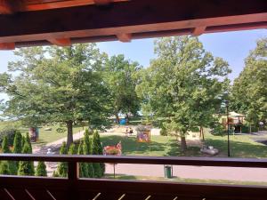 Zahrada ubytování Föveny Apartmanok