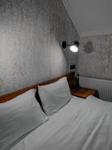 Rúm í herbergi á Toliketi Kazbegi