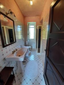 Koupelna v ubytování Cascina Bolichin