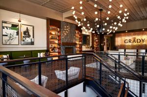 The Grady Hotel餐厅或其他用餐的地方