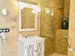 A bathroom at Calderon & old town 4 balconies by ELE Apartments