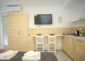 Een keuken of kitchenette bij Code Srebrno Jezero