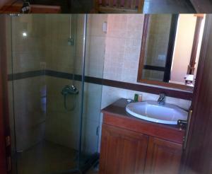 A bathroom at Soha Village Resort