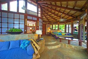 Area soggiorno di Coconuts Beach Club Resort and Spa