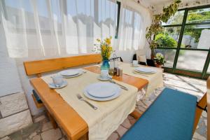 Fotografie z fotogalerie ubytování Apartmani i sobe Josica v destinaci Jezera