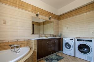 a bathroom with a sink and a washing machine at Iris Villa in Prinés
