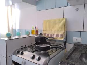 Η κουζίνα ή μικρή κουζίνα στο Studio 137 ao Lado Metrô Internet 300MG