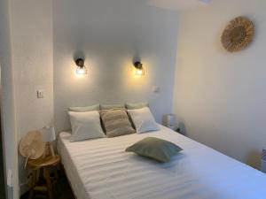 Gallery image of L'émeraude avec piscine et plage in Fouesnant +7 photos