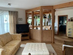 a living room with a couch and a television at Szilvias Ferienwohnung in Tittling