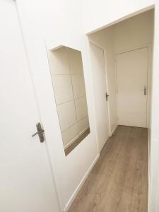 Vonios kambarys apgyvendinimo įstaigoje Maison rénovée proximité de paris 20eme