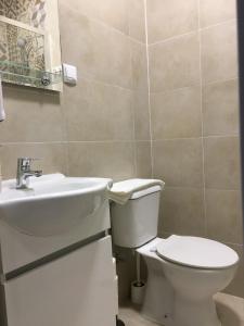 A bathroom at Casa dos Capinha