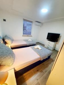 Gallery image of Apartmans Nejra2 sa Bazenom in Pula