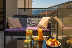 Imagen de la galería de Luxury 2 bedroom apartment with sea view, en Baška Voda