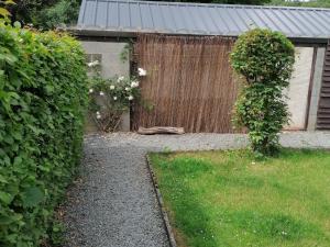 Zahrada ubytování Holiday Home in Saint-Hubert with Fenced Garden