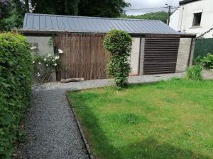 Zahrada ubytování Holiday Home in Saint-Hubert with Fenced Garden