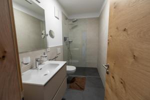 Koupelna v ubytování Innermoarhof + 27 fotografií