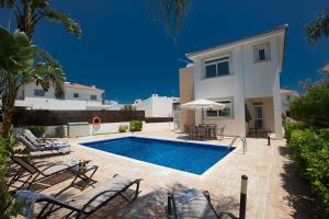 Gallery image of Villa Dafnis Chrysos - Modern 3 Bedroom Protaras Villa with Pool - Close to Fig Tree Bay Beach in Protaras