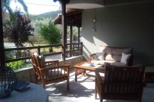 A seating area at Paradise edge near the sea