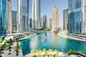 Gallery image of Calm Studio at Lake View Tower JLT by Deluxe Holiday Homes in Dubai