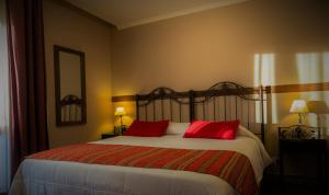 Cama ou camas em um quarto em Don Pepe Hotel y Cabañas