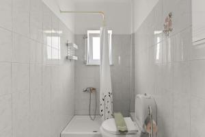 Baðherbergi á Delphin Rooms Sivota