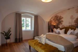 Postel nebo postele na pokoji v ubytování Landhotel Wachau + 37 fotografií