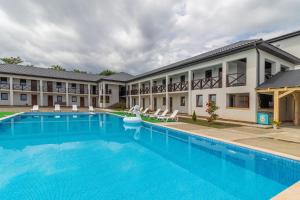 a large swimming pool in front of a building at ROMANTIK in Solotvyno