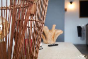 Telewizja i/lub zestaw kina domowego w obiekcie Top 19 Alpe Maritima - Luxury Lakeview Apartment