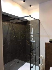 Łazienka w obiekcie Gold Box Apartament
