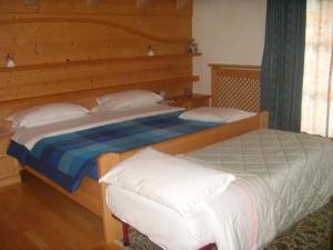 Postel nebo postele na pokoji v ubytování Albergo Garni' Laura