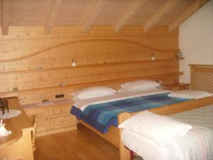 Postel nebo postele na pokoji v ubytování Albergo Garni' Laura