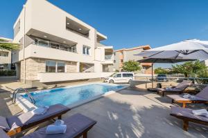 Bazén v ubytování Apartments & Rooms Danivan Pool Villas nebo v jeho okolí