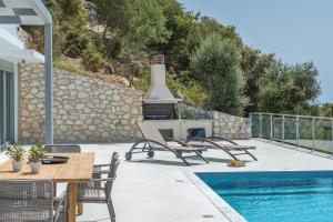 The swimming pool at or close to Owl Villas