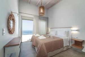 A bed or beds in a room at Owl Villas