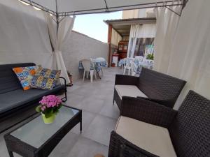 Un patio o zona al aire libre en Bed & Breakfast Delle Palme