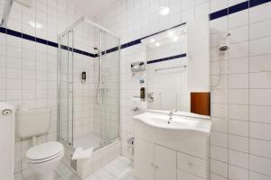 Ένα μπάνιο στο Garten- und Kunsthotel Gabriel City