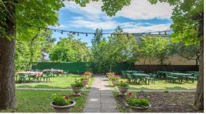 Κήπος έξω από το Garten- und Kunsthotel Gabriel City