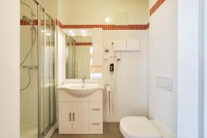 Ένα μπάνιο στο Garten- und Kunsthotel Gabriel City